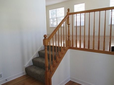 3rd image of 374 Broadmoor Ln