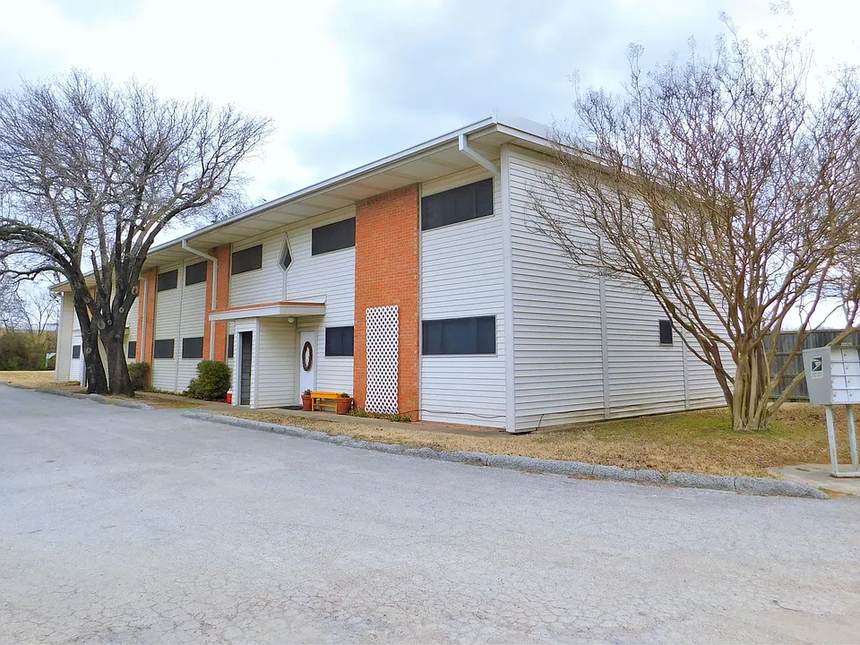 401 Betchan St #4A