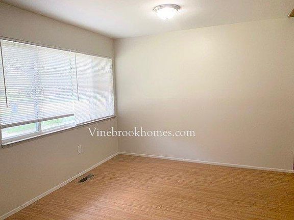3rd image of 1025 Preakness Ln