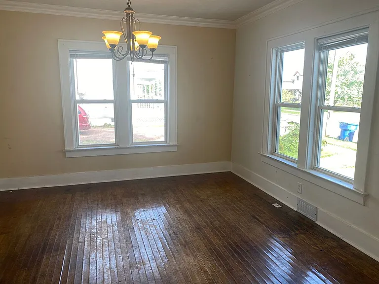 420 Elm St — Photo 3