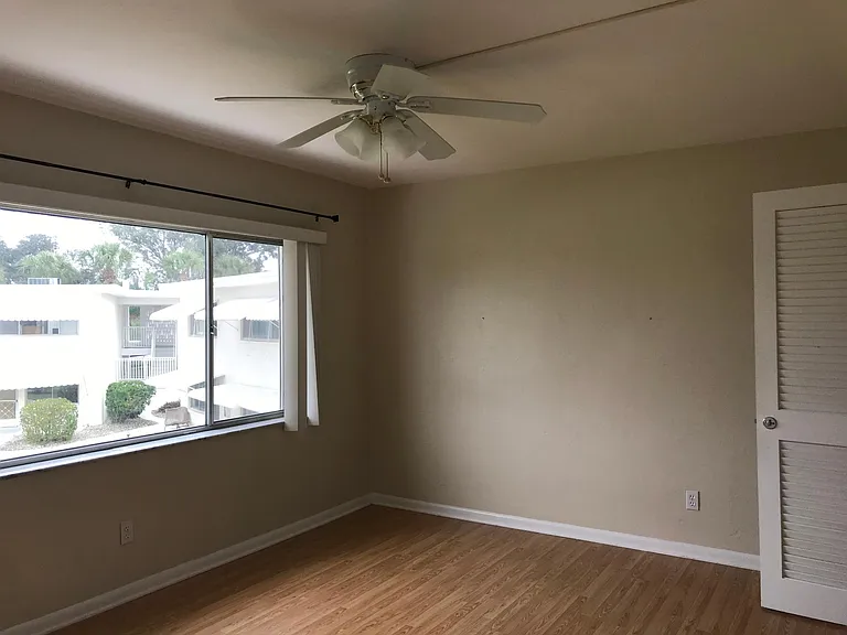 357 Joel Blvd #215 — Photo 4
