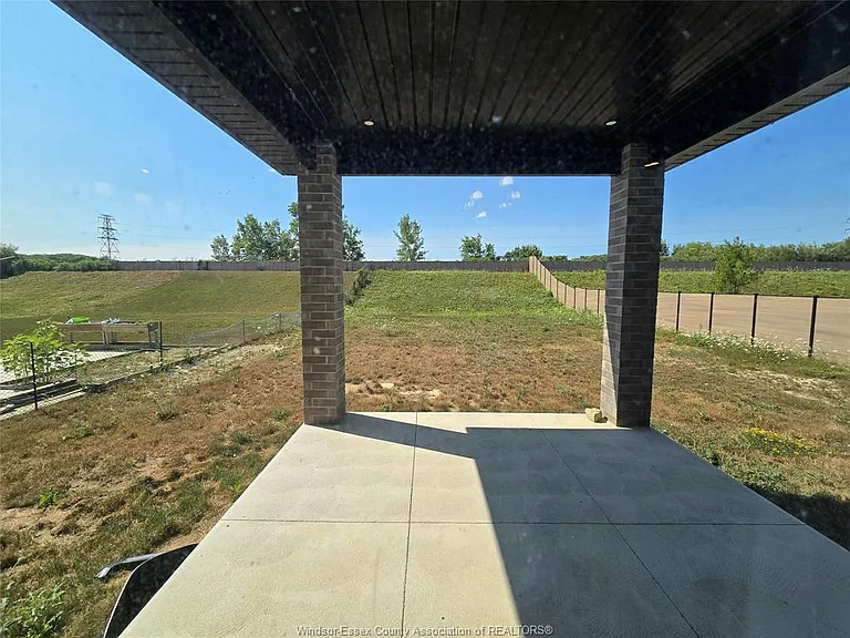 310 Blake Ave — Photo 15