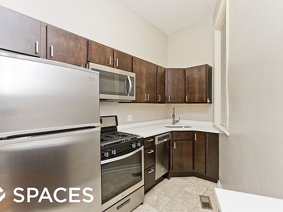2nd image of 418 W Belden Ave APT 1E