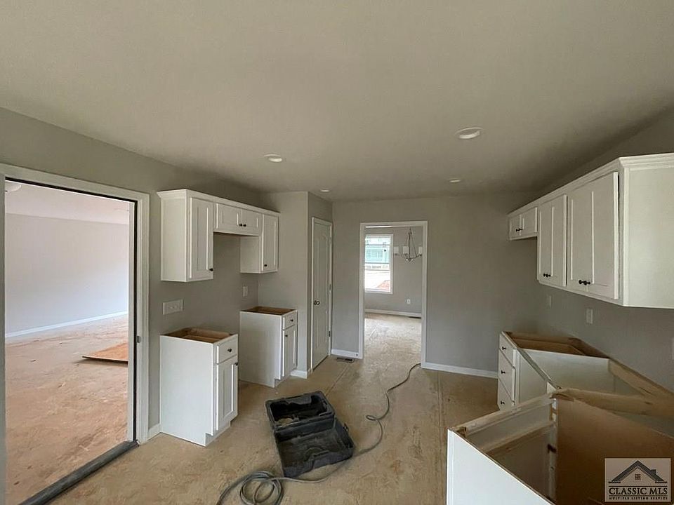 2nd image of 802 Fairfield Dr