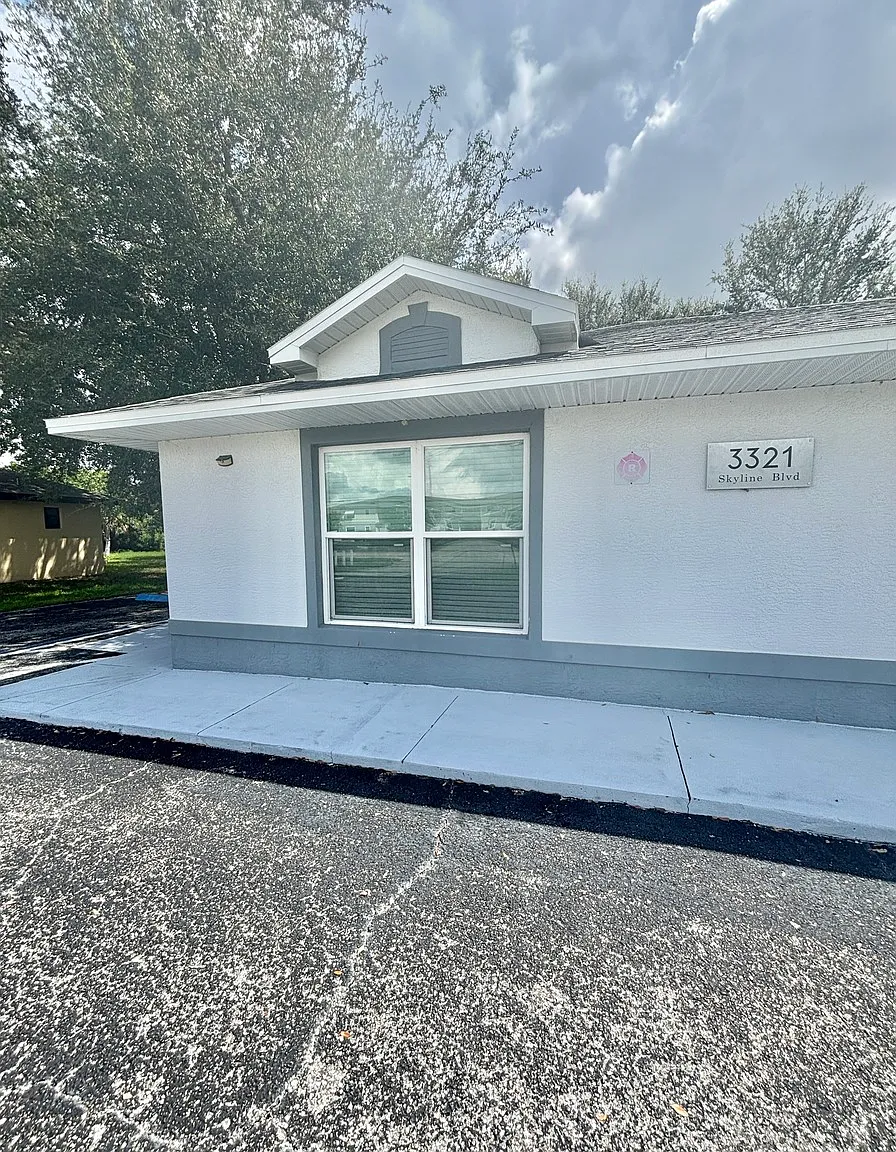 Annual Unfurnished one bedroom one bath Available Now! — Photo 1