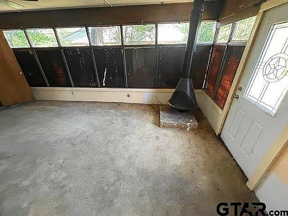2nd image of 3318 Lee St