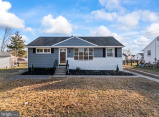 504 River Dr, Riverside, NJ 08075