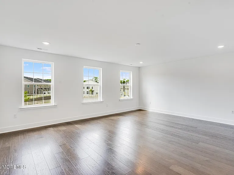 160 Woolley Ct — Photo 11