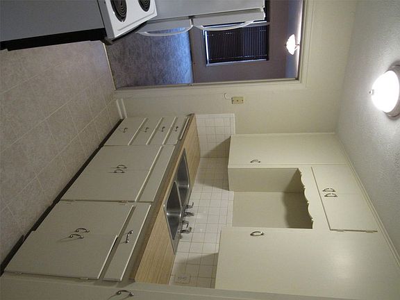 5th image of 625 W Crawford St