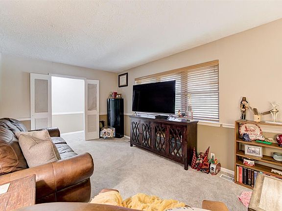 5th image of 1219 36th Ave NE