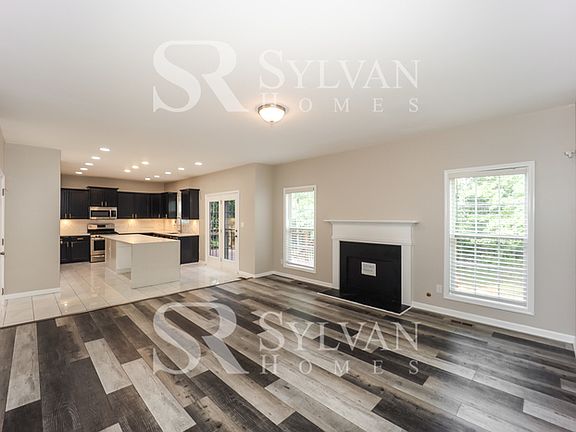 2nd image of 916 Maple Leaf Dr