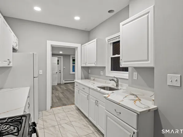 24 Park Ter, Hartford, CT 06106