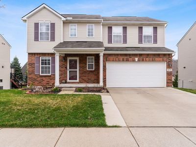 8079 Wildwood Ln, White Lake, MI, 48386
