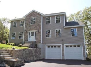 2 Hillside St, Saugus, MA 01906