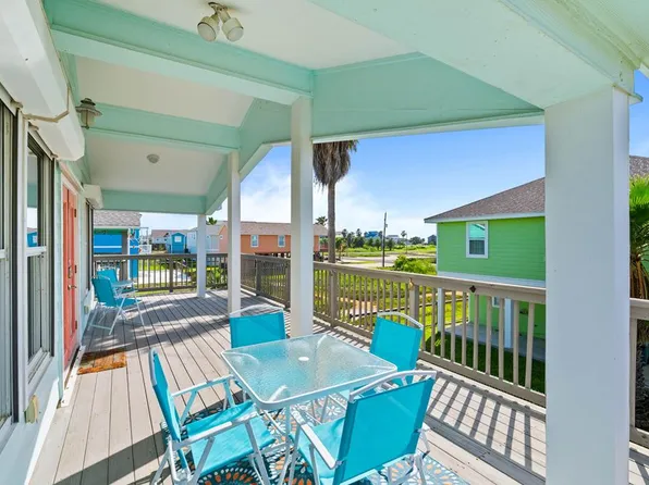 1224 S Live Oak St, Rockport, TX 78382
