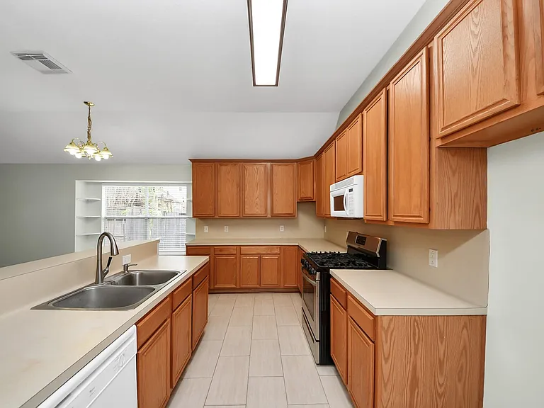 1103 Lake Shore Dr — Photo 3
