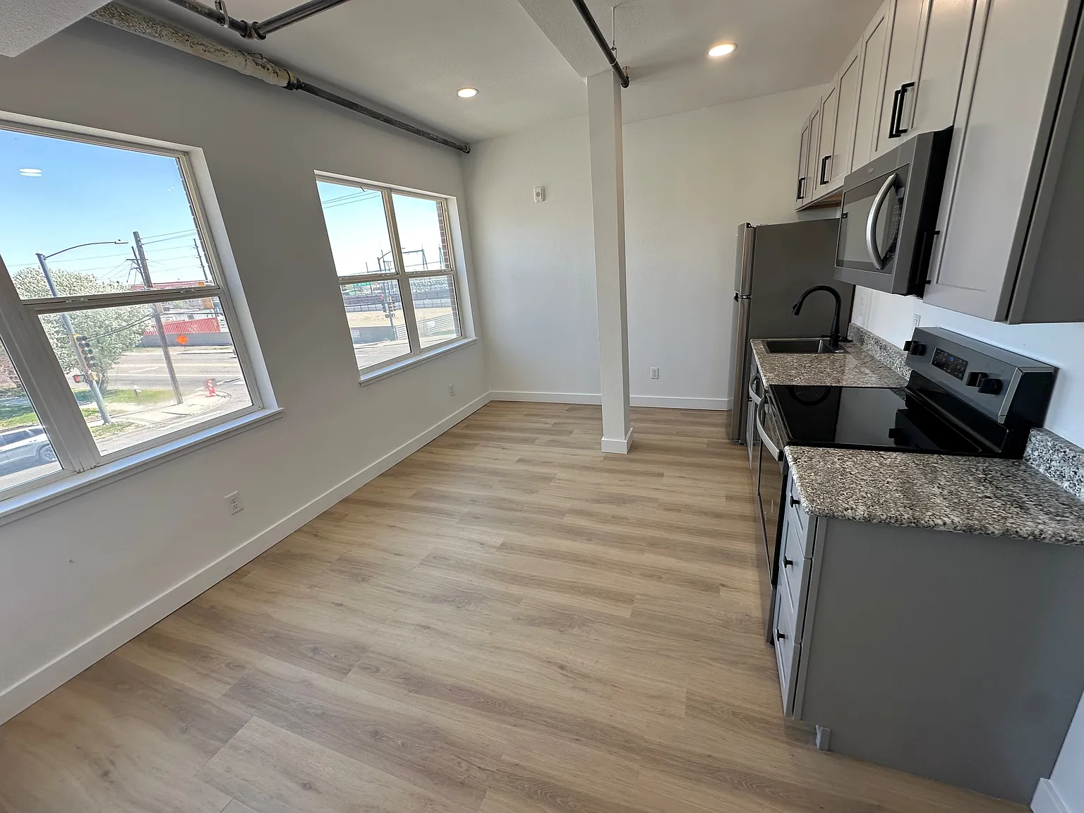1 bed, 400 sqft, $1,395 — Photo 3