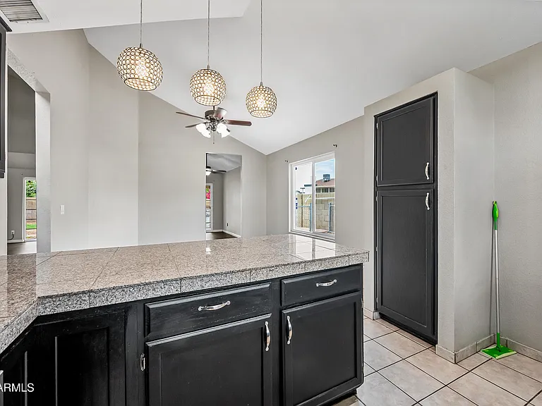610 N Rosemont Cir — Photo 26