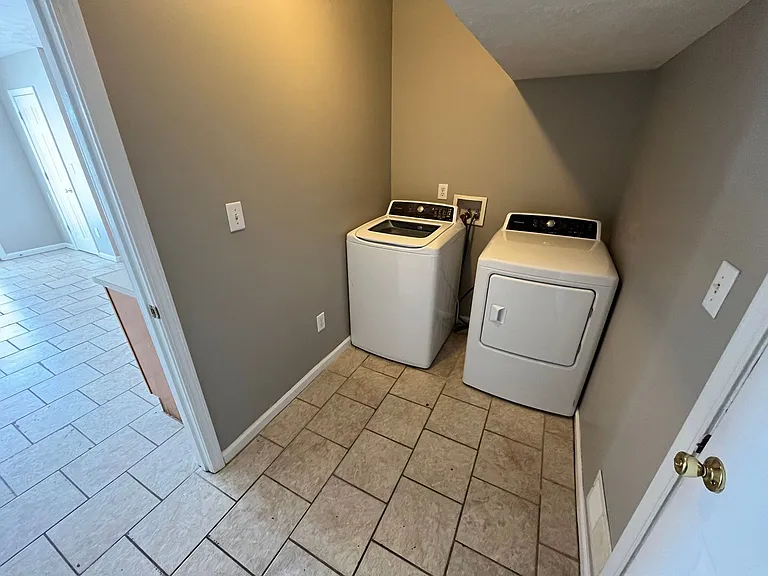 508 Fairington Ave — Photo 5