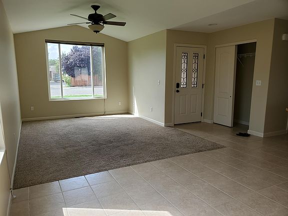 Living Room/Front Entry