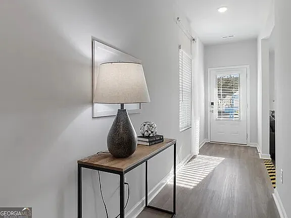 4 bed, 2.5 bath, 1817 sqft, $2,399 — Photo 2