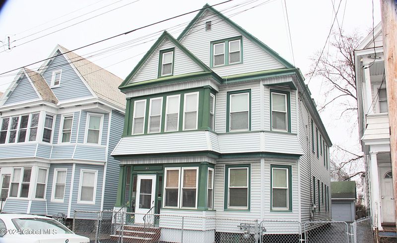 2nd image of 811 Grant Avenue