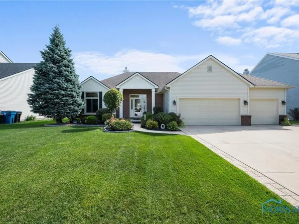 1665 Spring Forest Dr, Oregon, OH 43616