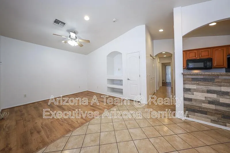 3 bed, 2.0 bath, 1098 sqft, $1,650 — Photo 3
