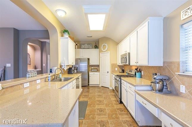 1st image of 2105 Woodlands Dr