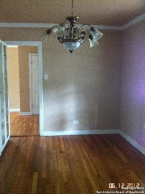 3rd image of 100 Canterbury Hl St