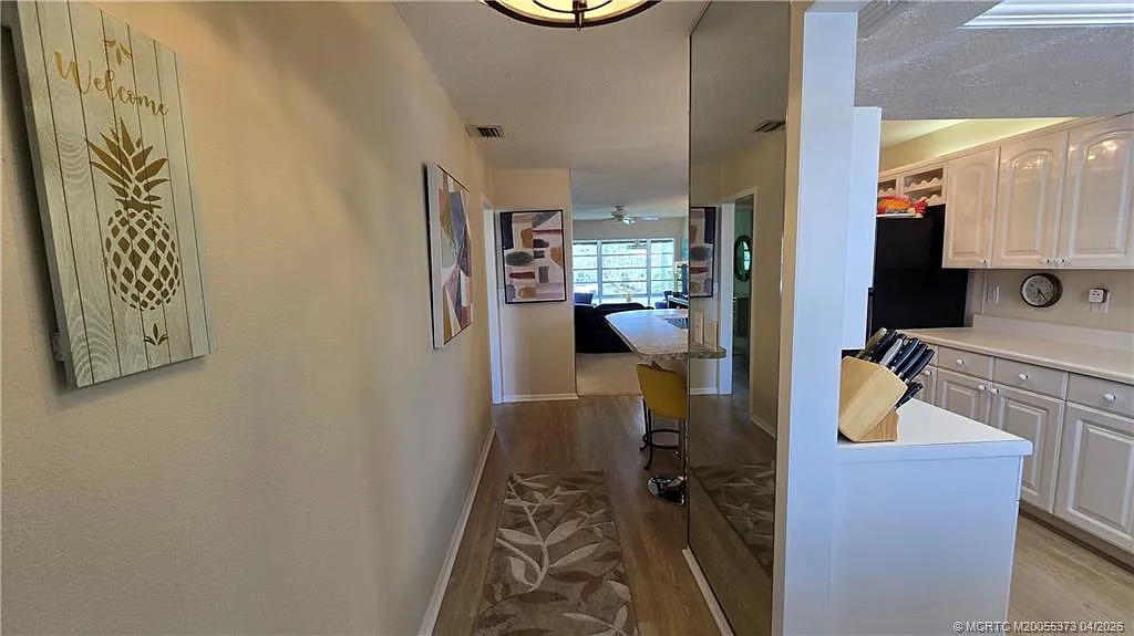 2 bed, 2.0 bath, 1005 sqft, $1,550 — Photo 2