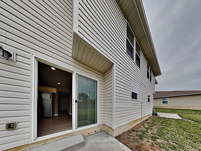 214 SW Marigold St — Photo 17