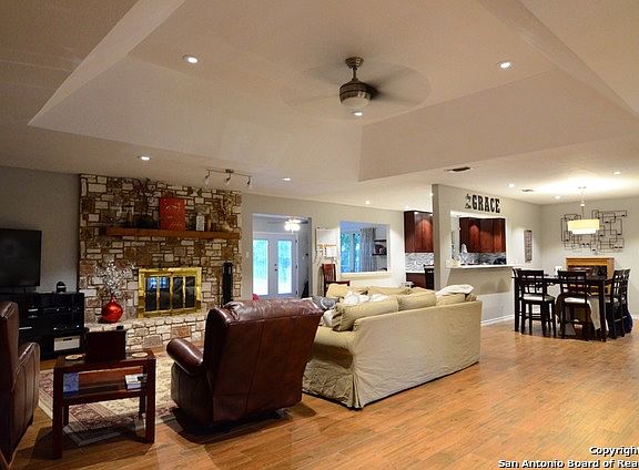 3rd image of 714 Mockingbird Ln N