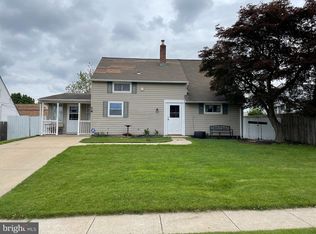 74 Ailanthus Ln, Levittown, PA 19055