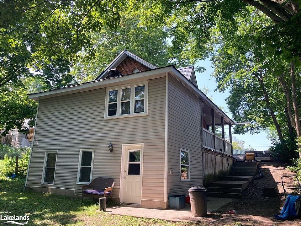 2nd image of 207 Colborne St W