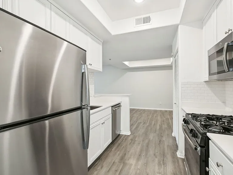 2245 Beverly Glen — Photo 113