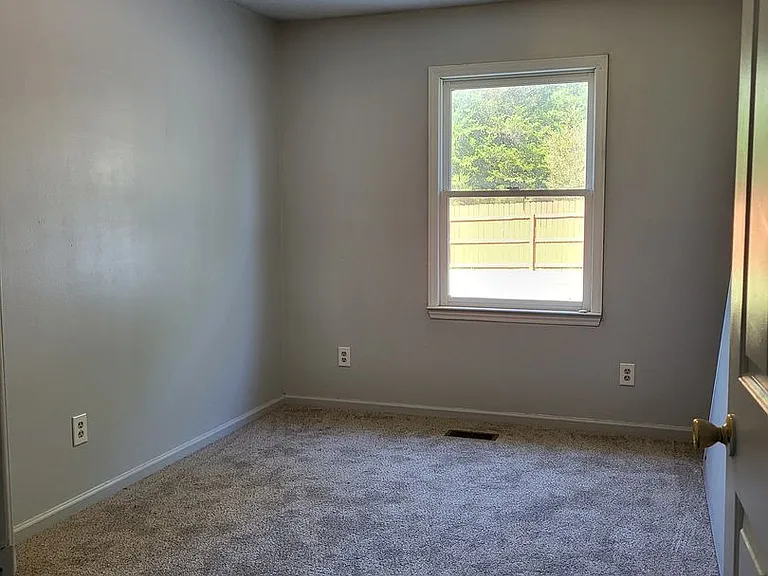 4764 Burnam Ln — Photo 10