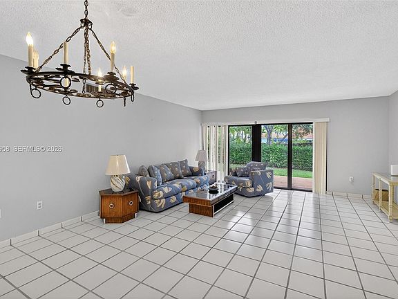5th image of 9937 NW 9th St #13-19
