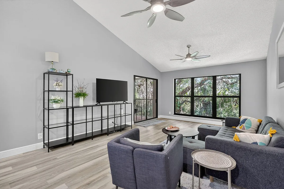 Building Photo - 5230 SE Seascape Way #201