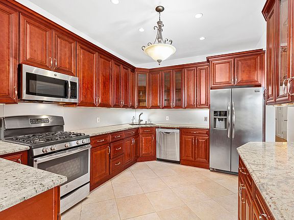 4th image of 6049 Huxley Ave #2