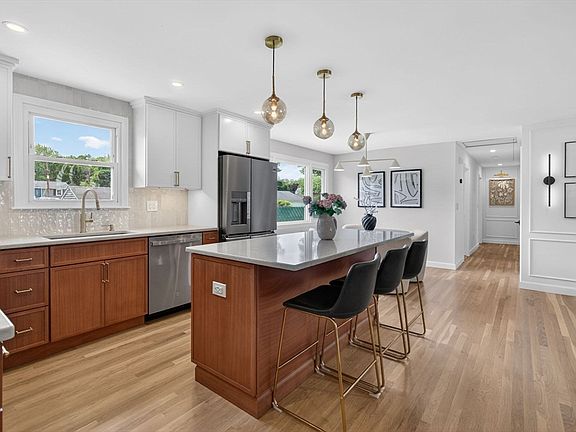 4th image of 49 Golf Ave
