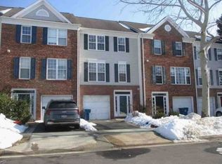 42886 Golf View Dr, Chantilly, VA 20152