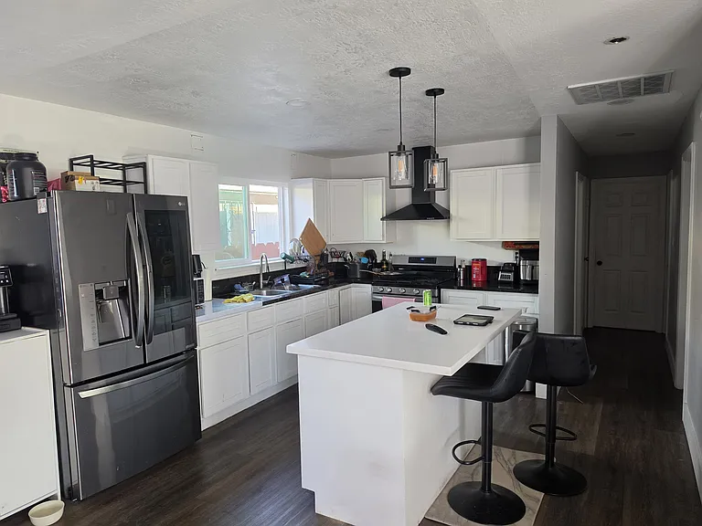 1536 Pine Ave — Photo 3