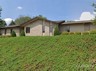 3049 S Lakeshore Dr, Lake Junaluska, NC 28745