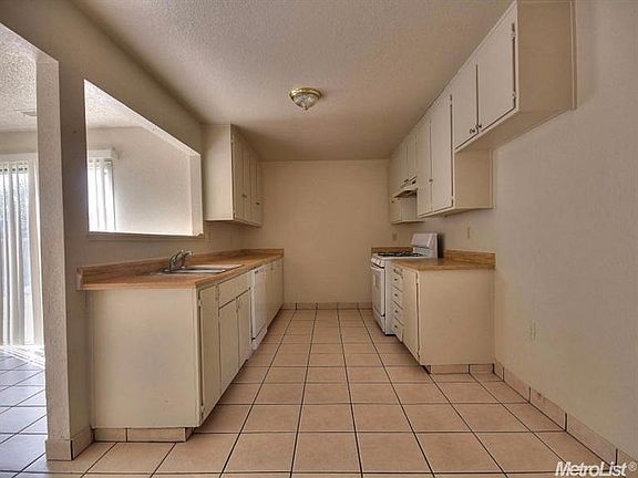 4th image of 628 Rosemary Dr