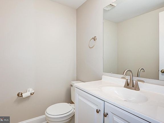 5th image of 6072 Crown Royal Cir
