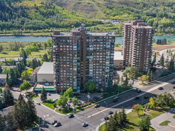 145 S Point Dr NW #902, Calgary, AB T3B 4W1