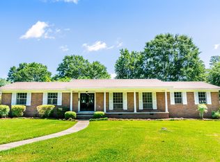 212 Donwood Pl, Hattiesburg, MS 39401