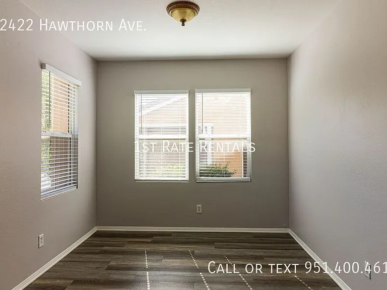 22422 Hawthorn Ave — Photo 3