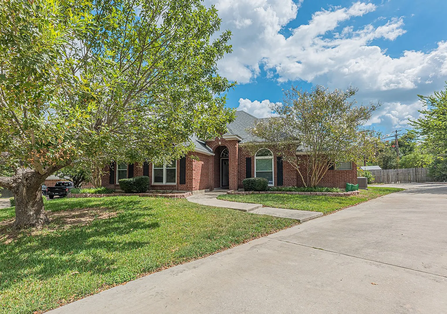 715 Paintbrush Dr — Photo 1
